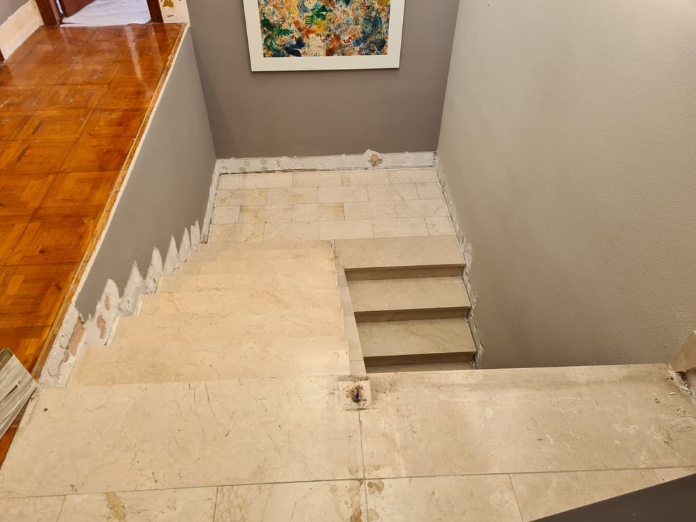 Imagen de las escaleras antes de colocar el suelo de madera Andreu Parquets Lleida