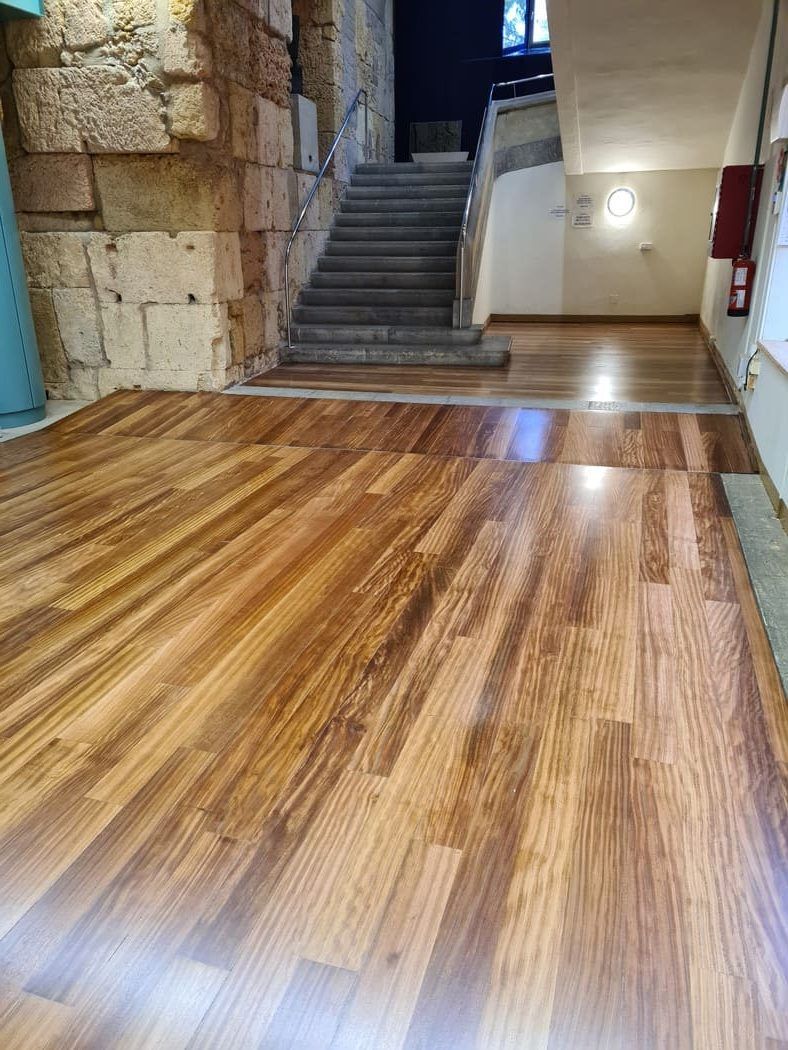 Detalle del suelo de madera de Elondo restaurado - Andreu Parquets