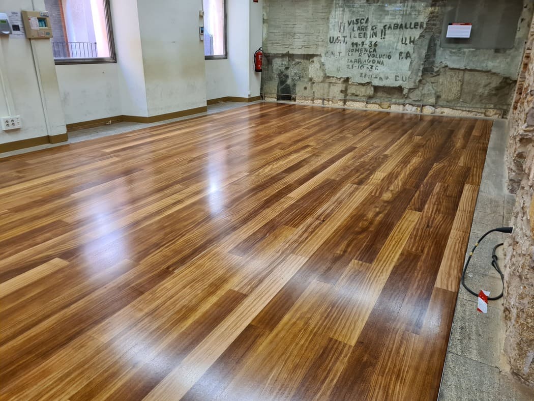 Detalle del suelo de madera de Elondo restaurado - Andreu Parquets en Tarragona