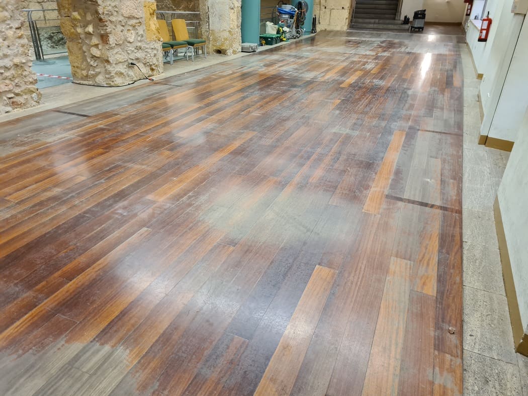 Estado del parquet antes de la restauración - Andreu Parquets - en Tarragona