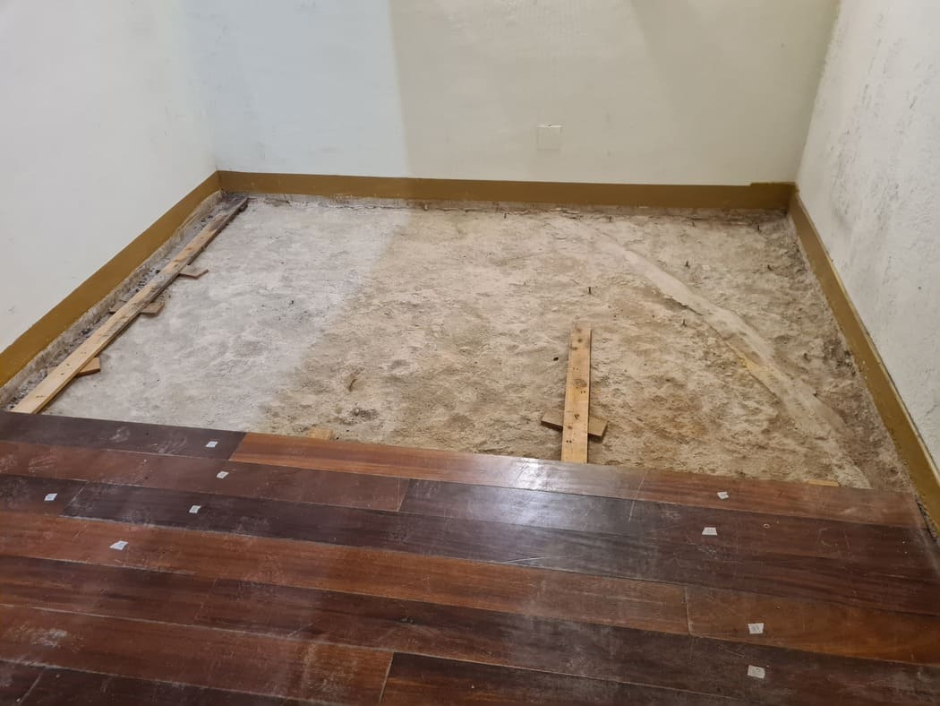 Trabajos de restauración del suelo de madera de Elondo - Andreu Parquets