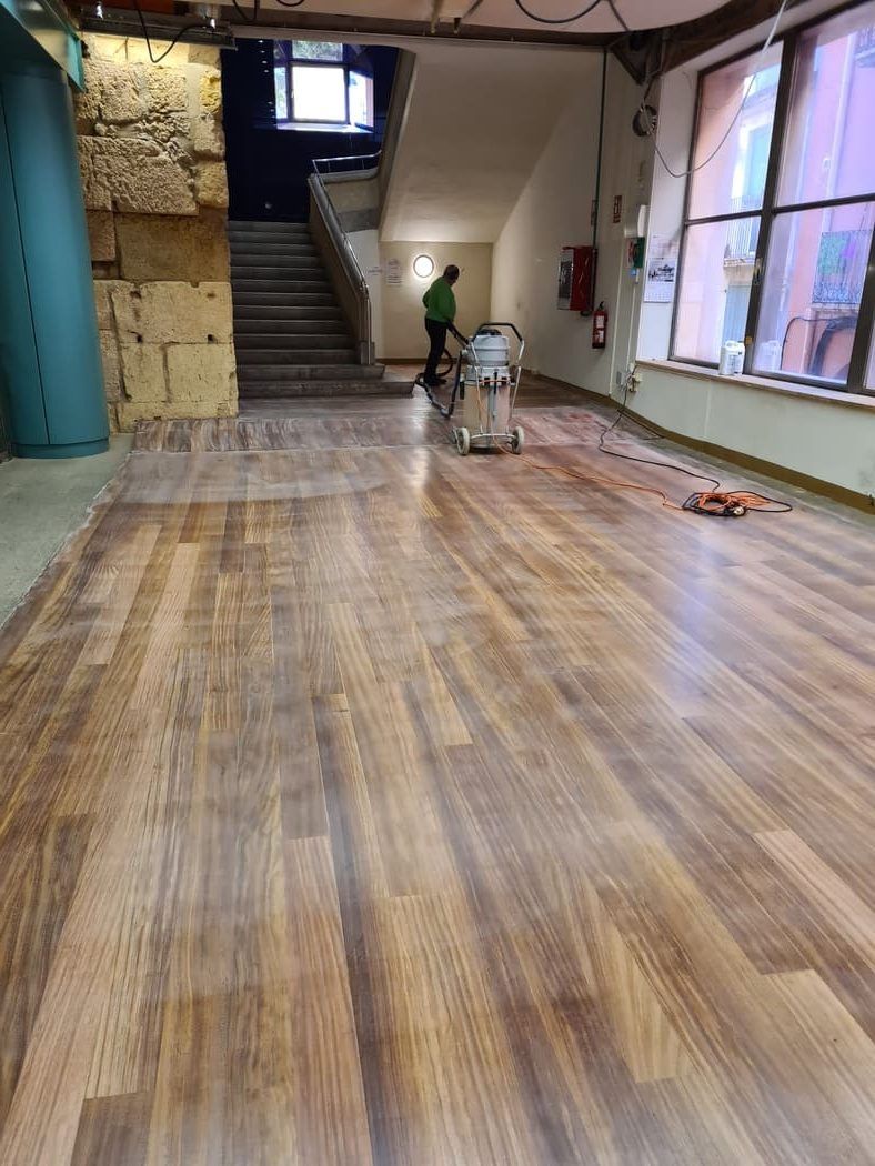 Trabajos de restauración del suelo de madera de Elondo - Andreu Parquets