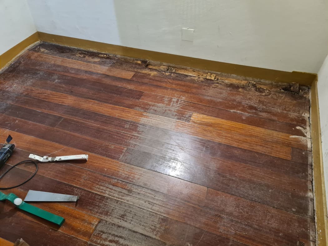 Trabajos de restauración del suelo de madera de Elondo - Andreu Parquets