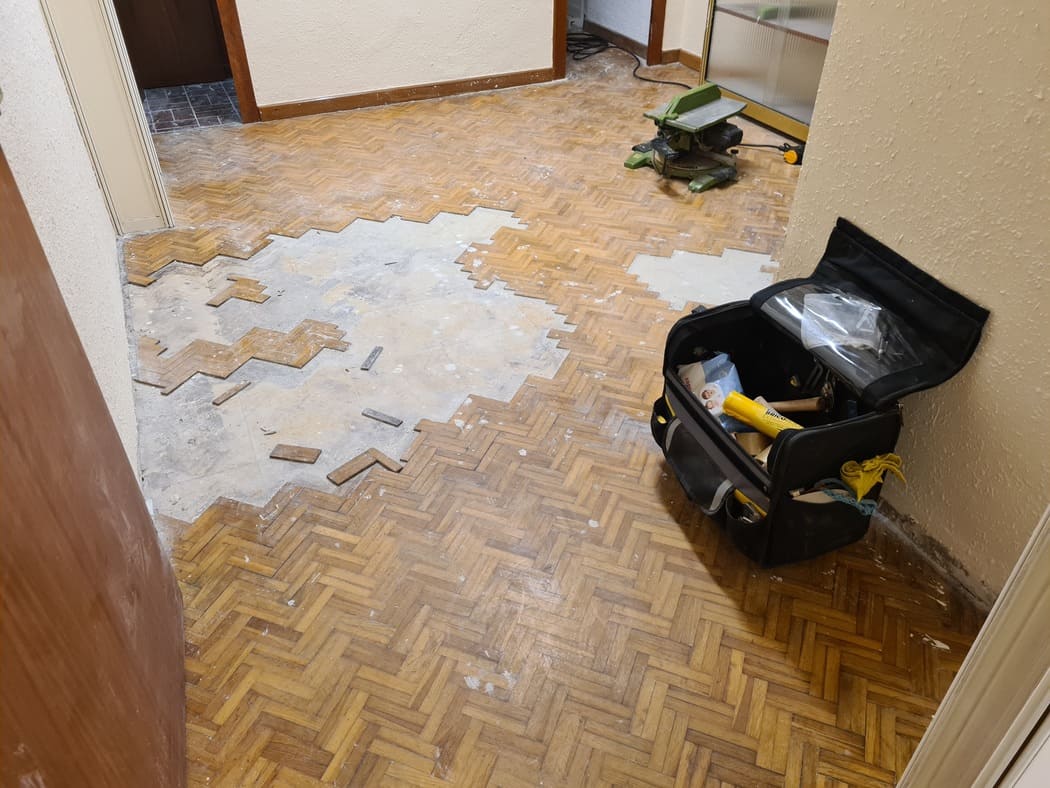 Estado del parquet afectado por la humedad