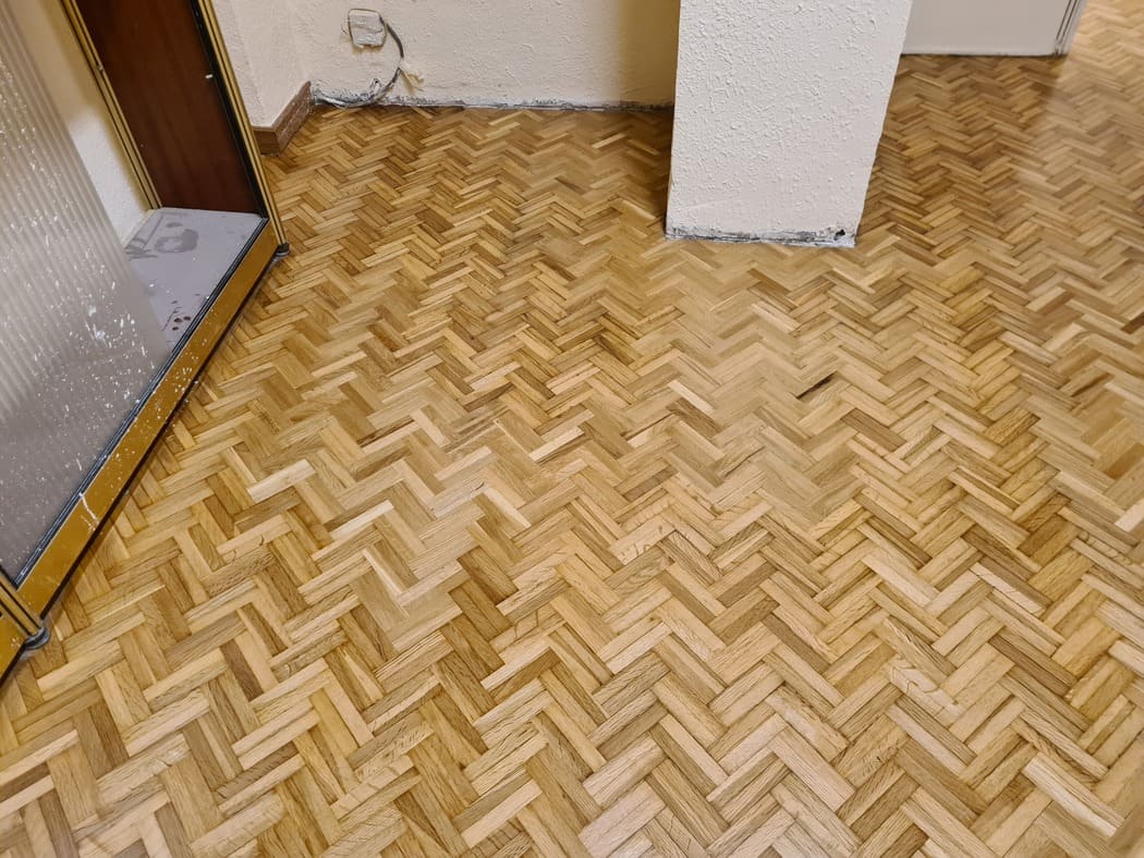 Estado del parquet de roble después de la restauración Andreu Parquets Lleida