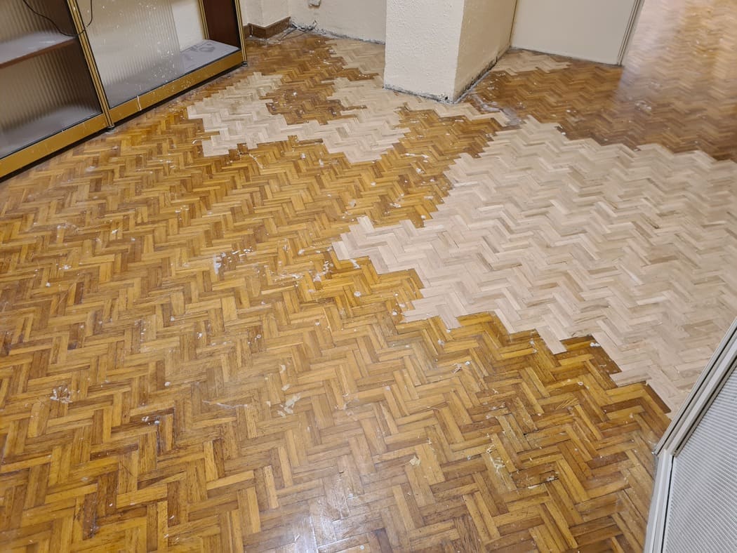 Substitución de las piezas de parquet por las nuevas Andreu Parquets