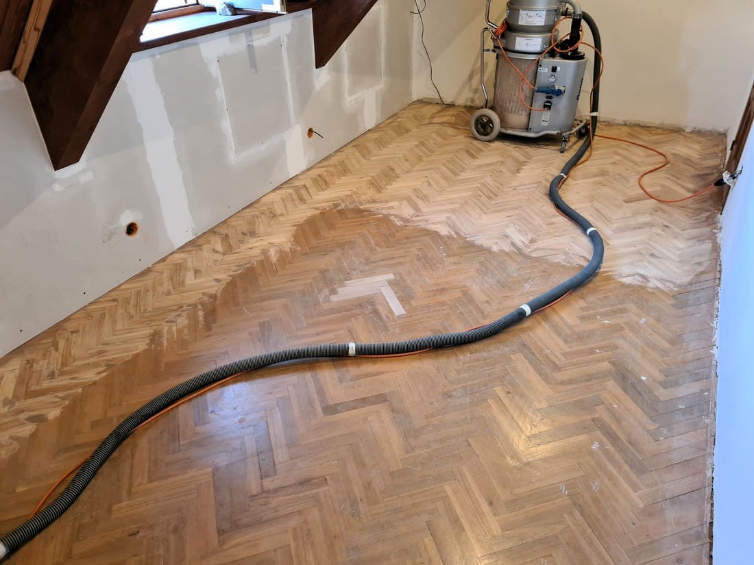 Pulir el parquet antes de cambiar el color - Andreu Parquet