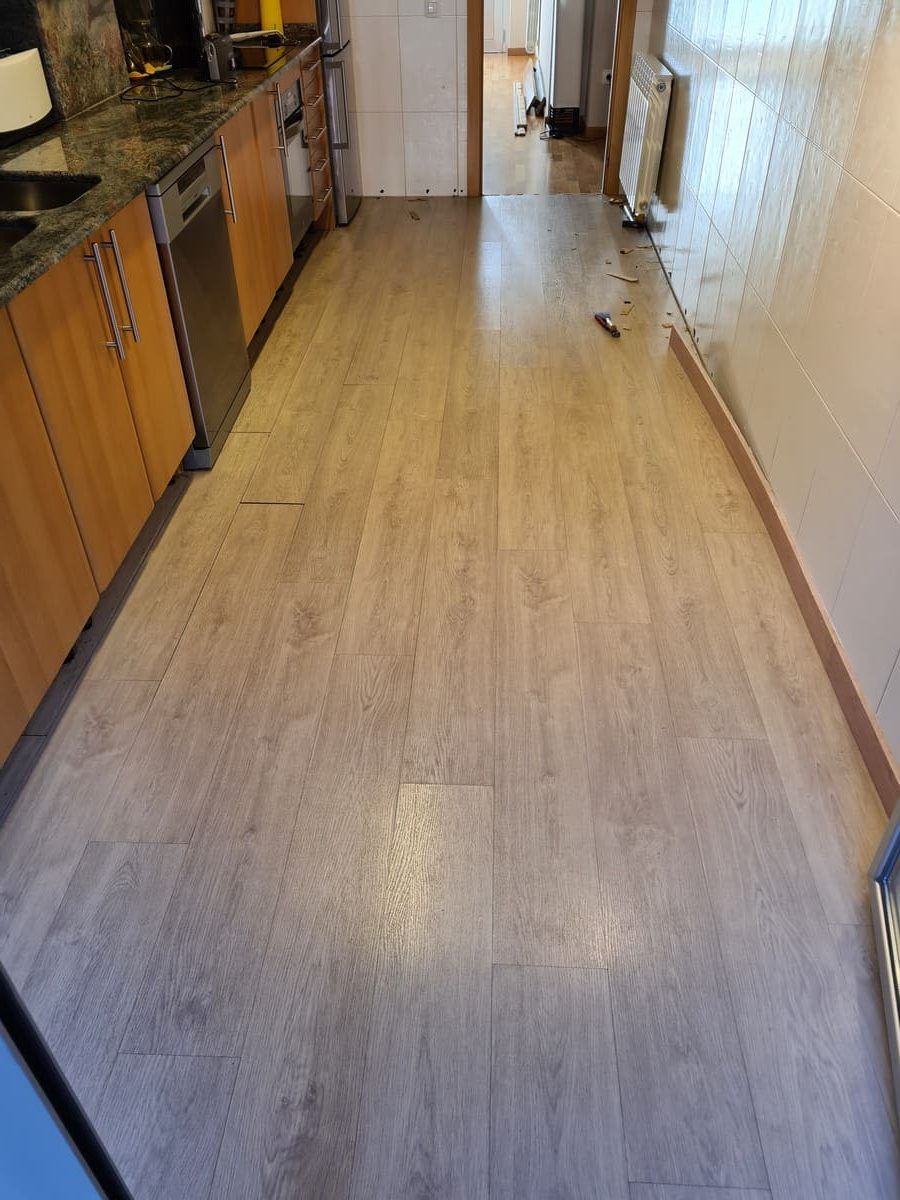 Detalle del parquet deteriorado por una fuga de agua -Andreu Parquets
