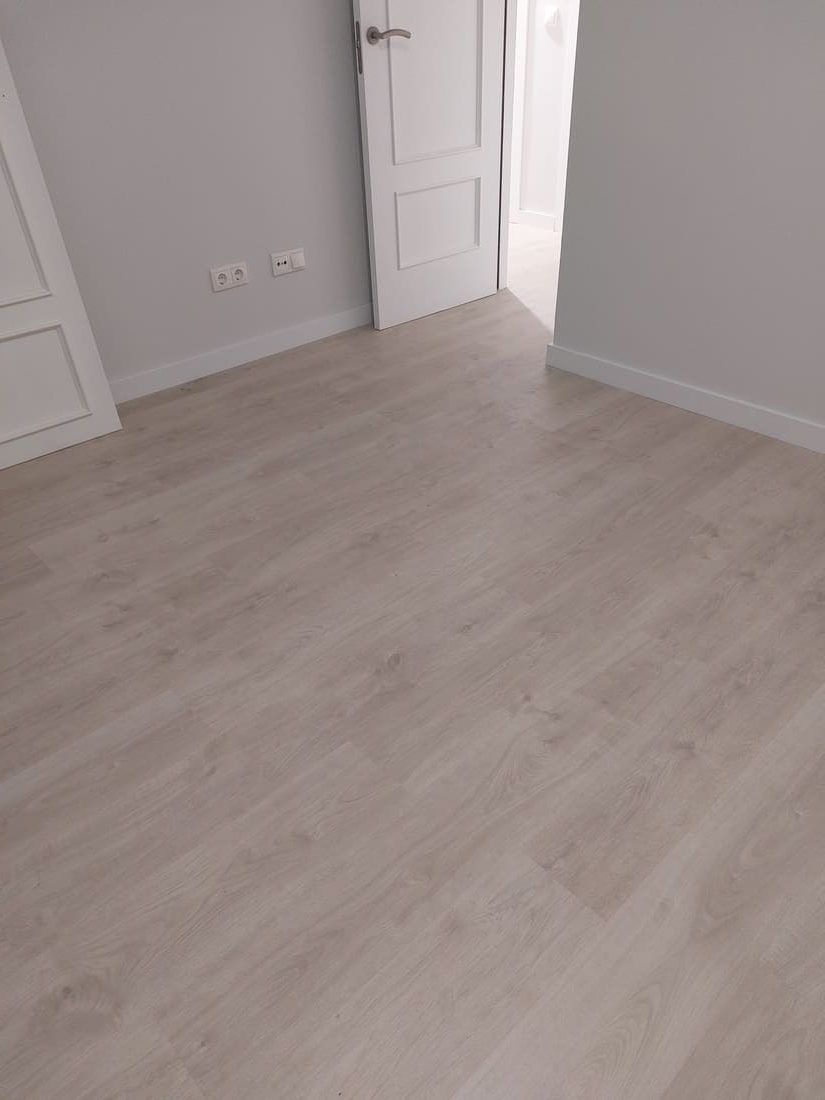 Pavimento Laminado de la marca FinFloor instalado en la casa - Andreu Parquets