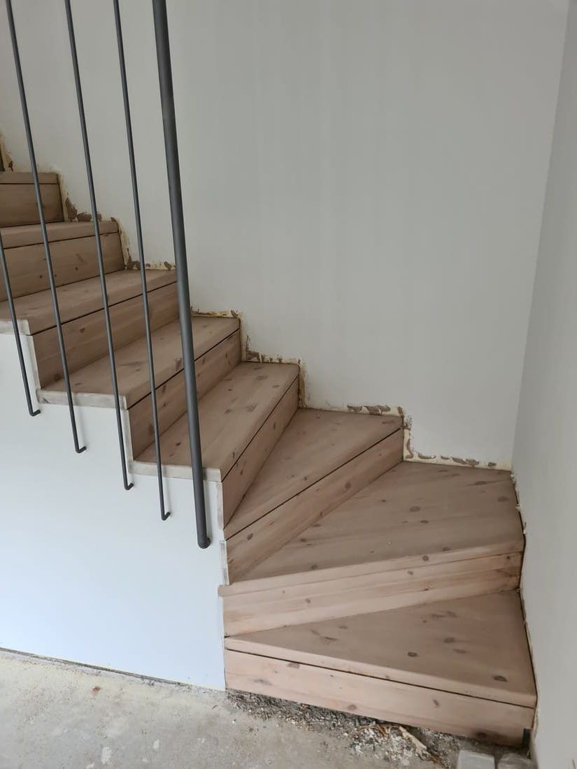Preparación del suelo antes de la instalación del pavimento laminado - Andreu Parquets - detalle escaleras