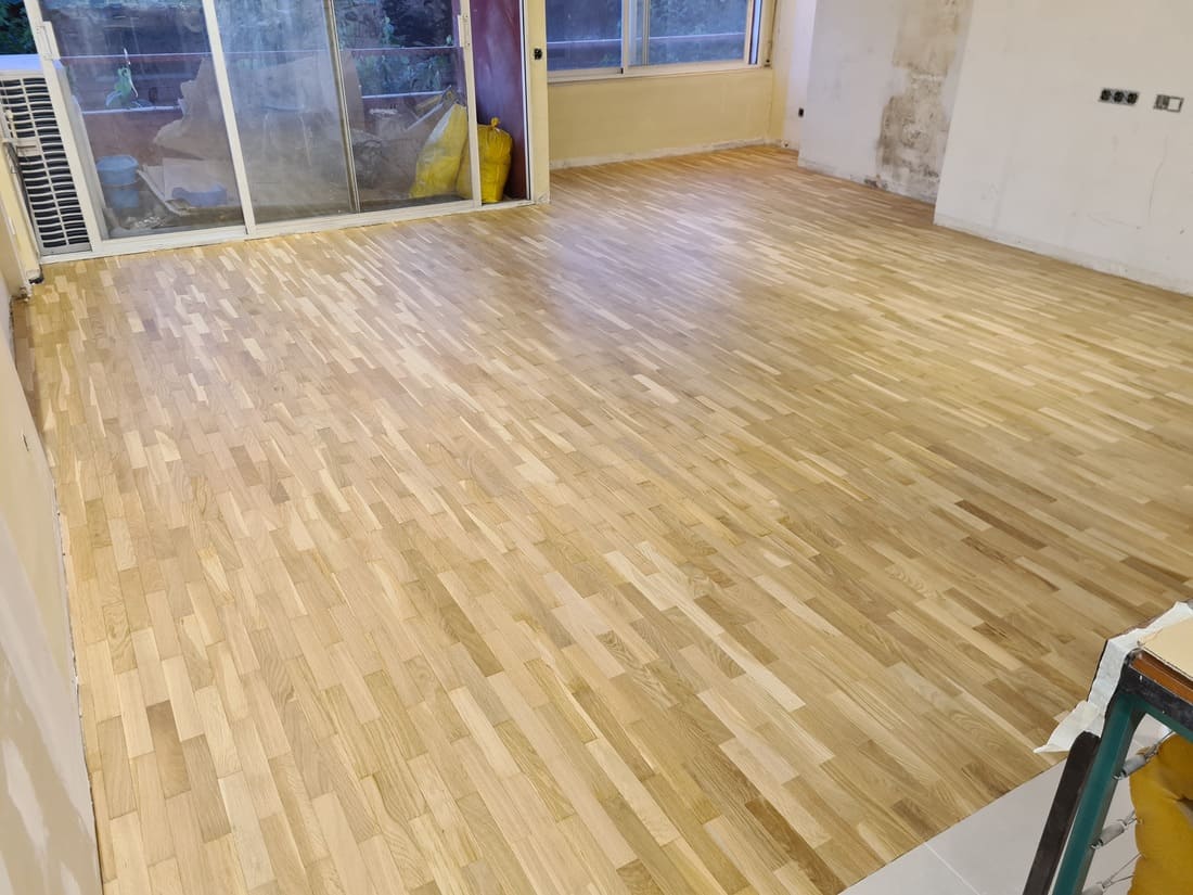 Detalle del suelo de parquet restaurado después de añadir las lamas - Andreu Parquets Lleida