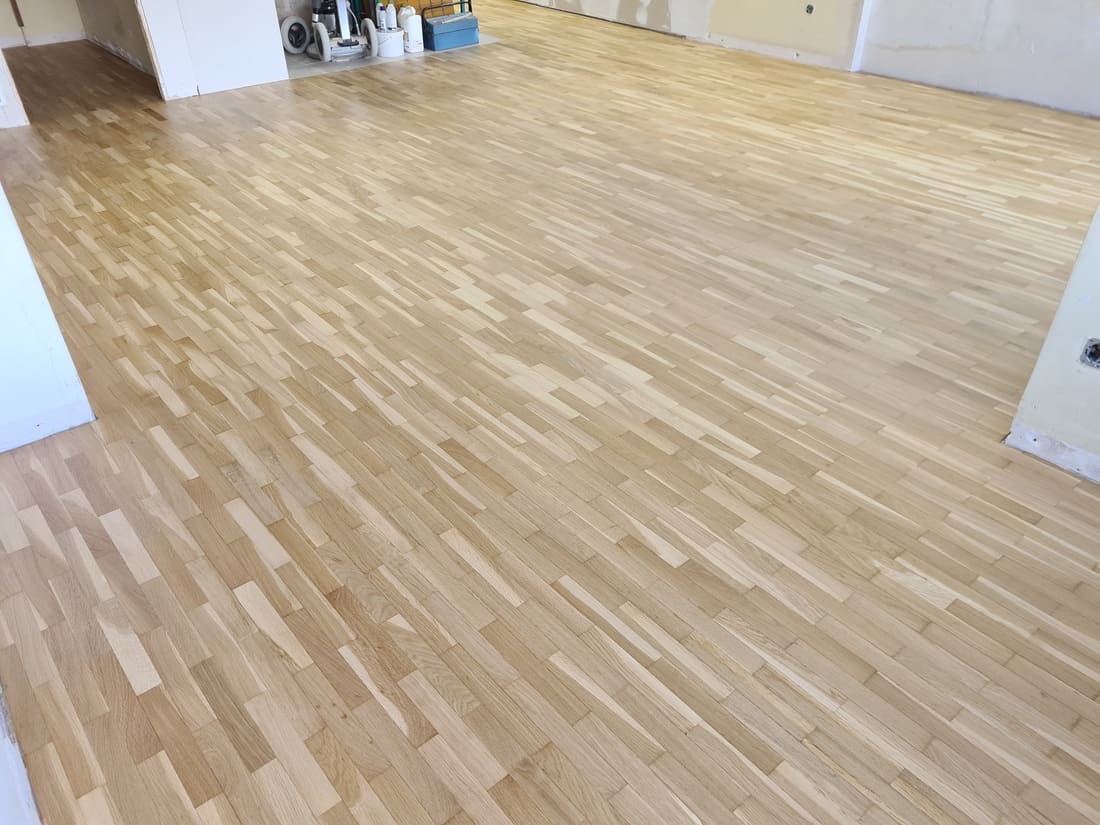 Restauración del parquet añadiendo lamas faltantes Andreu Parquets Lleida