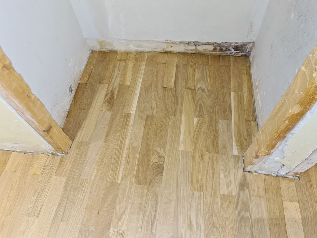 Detalle del suelo de parquet restaurado después de añadir las lamas - Andreu Parquets Lleida