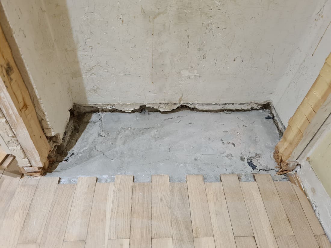 Restauración del parquet añadiendo lamas faltantes Andreu Parquets Lleida