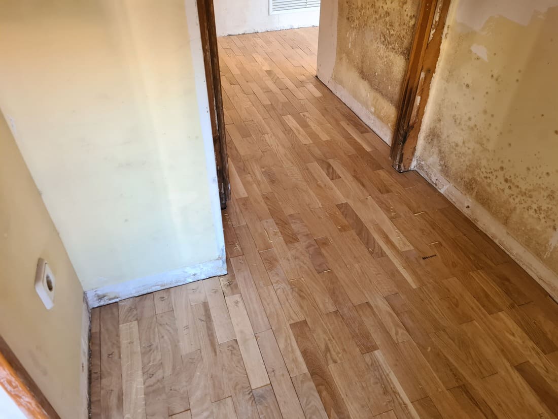 Restauración del parquet añadiendo lamas faltantes Andreu Parquets Lleida