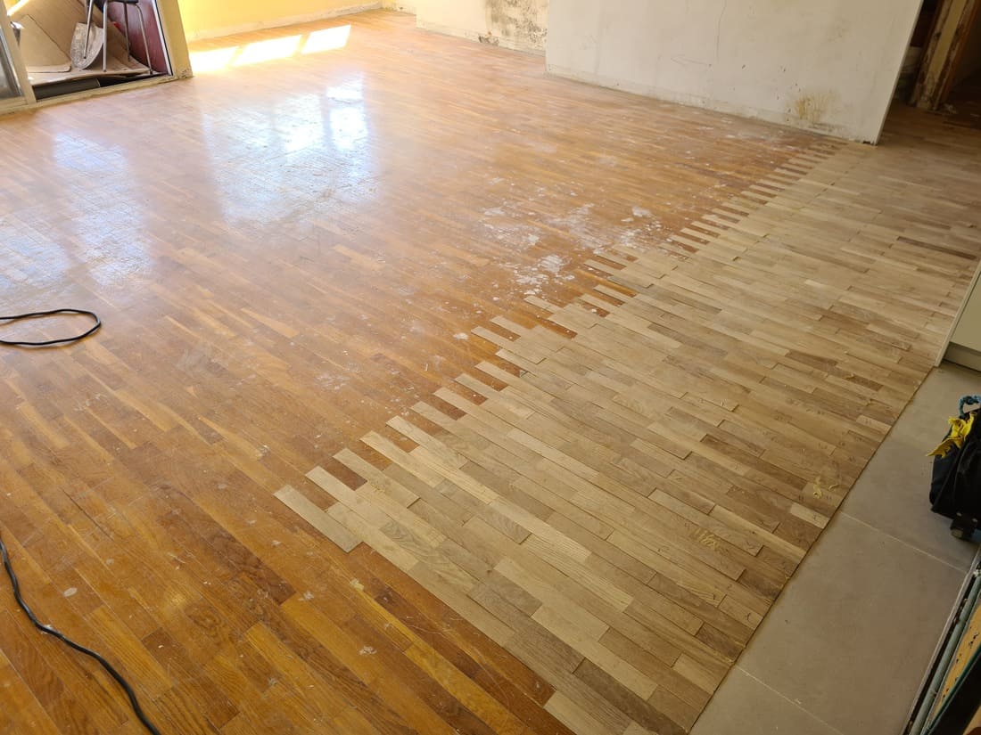 Restauración del parquet añadiendo lamas faltantes Andreu Parquets Lleida