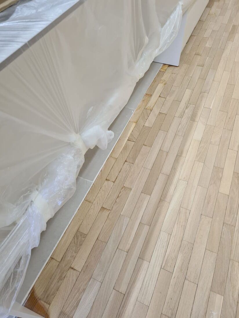 Restauración del parquet añadiendo lamas faltantes Andreu Parquets Lleida