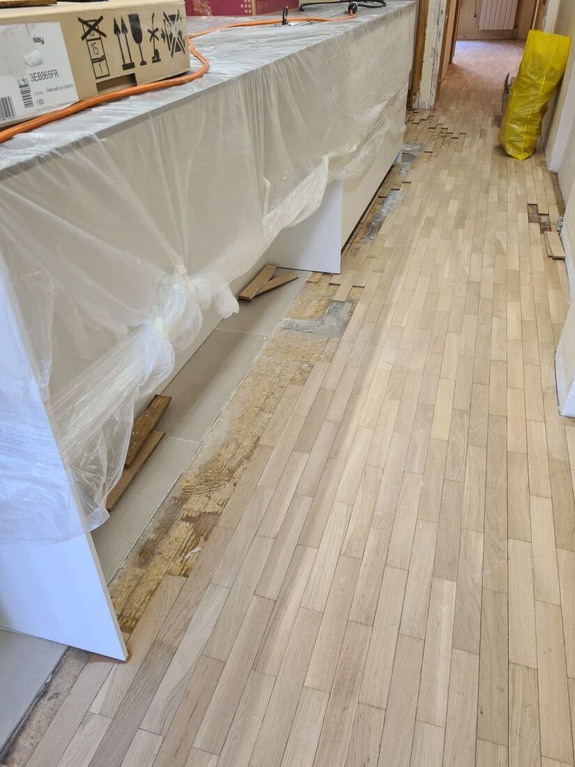 Restauración del parquet añadiendo lamas faltantes Andreu Parquets Lleida