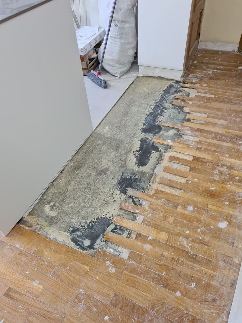 Restauración del parquet añadiendo lamas faltantes Andreu Parquets Lleida