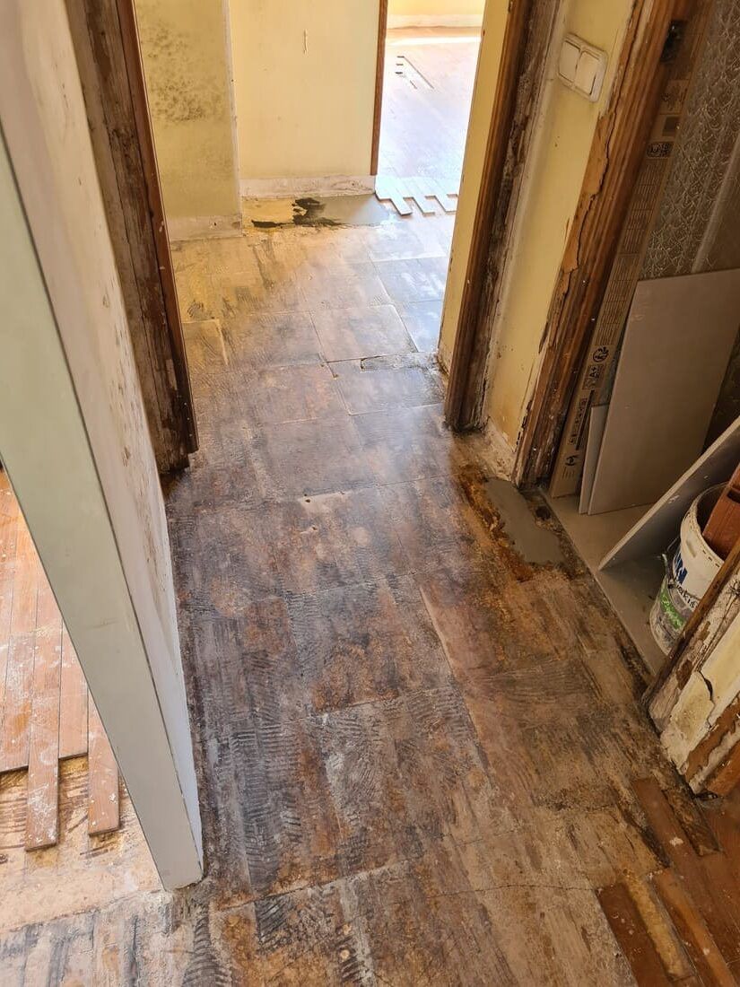Restauración del parquet añadiendo lamas faltantes Andreu Parquets Lleida