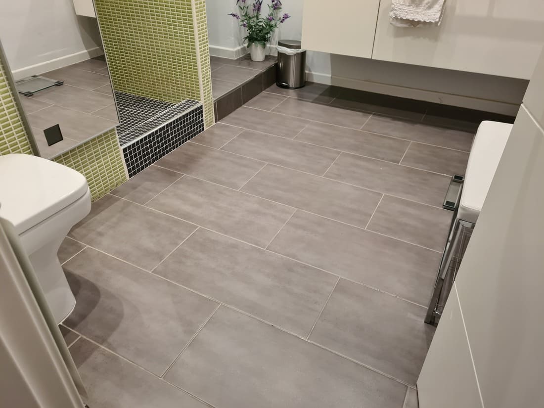 Detalle de los baños antes de colocar el pavimiento laminado Andreu Parquets