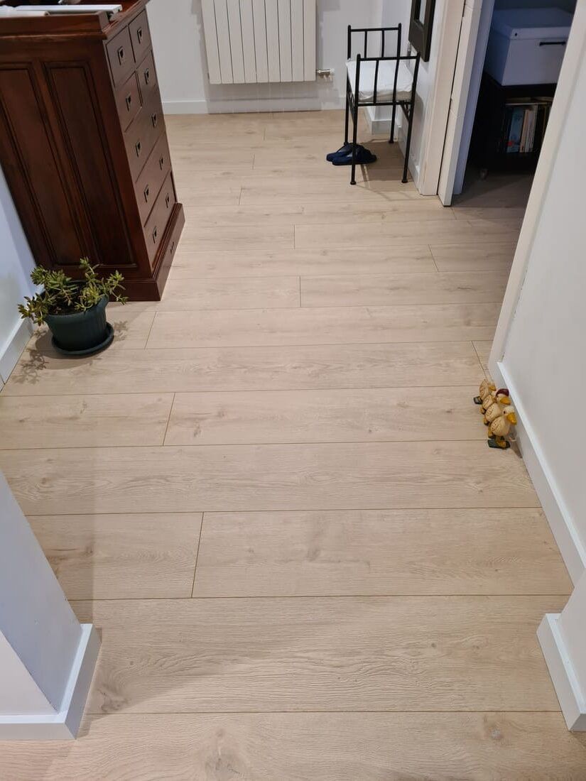Detalle del pavimento laminado colocado Andreu Parquets en Lleida