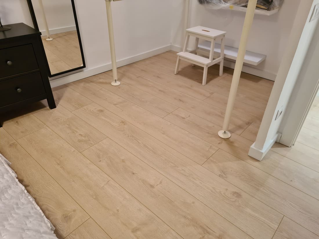 Detalle del pavimento laminado colocado Andreu Parquets